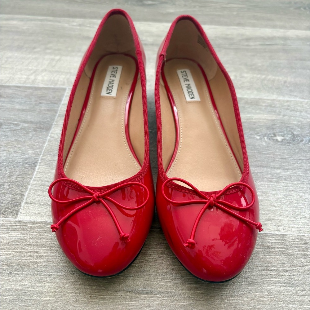 Steve Madden Red Patent Ballet Pumps with Low Block Heel - Picture 2 of 3